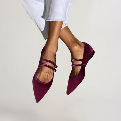 Elfrun | Flate fløyelssko med doble stropper og spiss tå